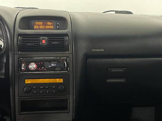CHEVROLET ASTRA 2.0 MPFI ADVANTAGE 8V FLEX 4P MANUAL CHEVROLET ASTRA 2.0 MPFI ADVANTAGE 8V FLEX 4P MANUAL